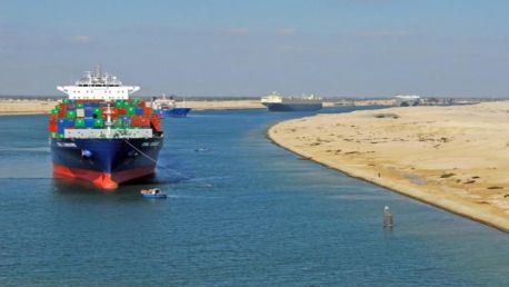 Судоходная компания CMA CGM приостанавливает движение судов через Суэцкий канал